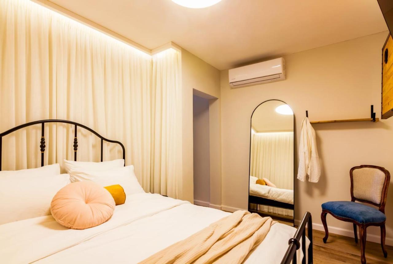 Jabotinsky 37 Bed & Breakfast Zikhron Yaakov Bagian luar foto