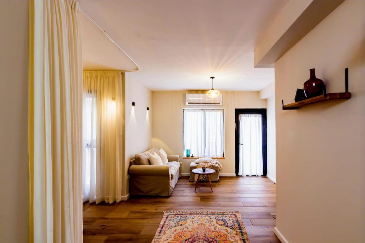 Jabotinsky 37 Bed & Breakfast Zikhron Yaakov Bagian luar foto